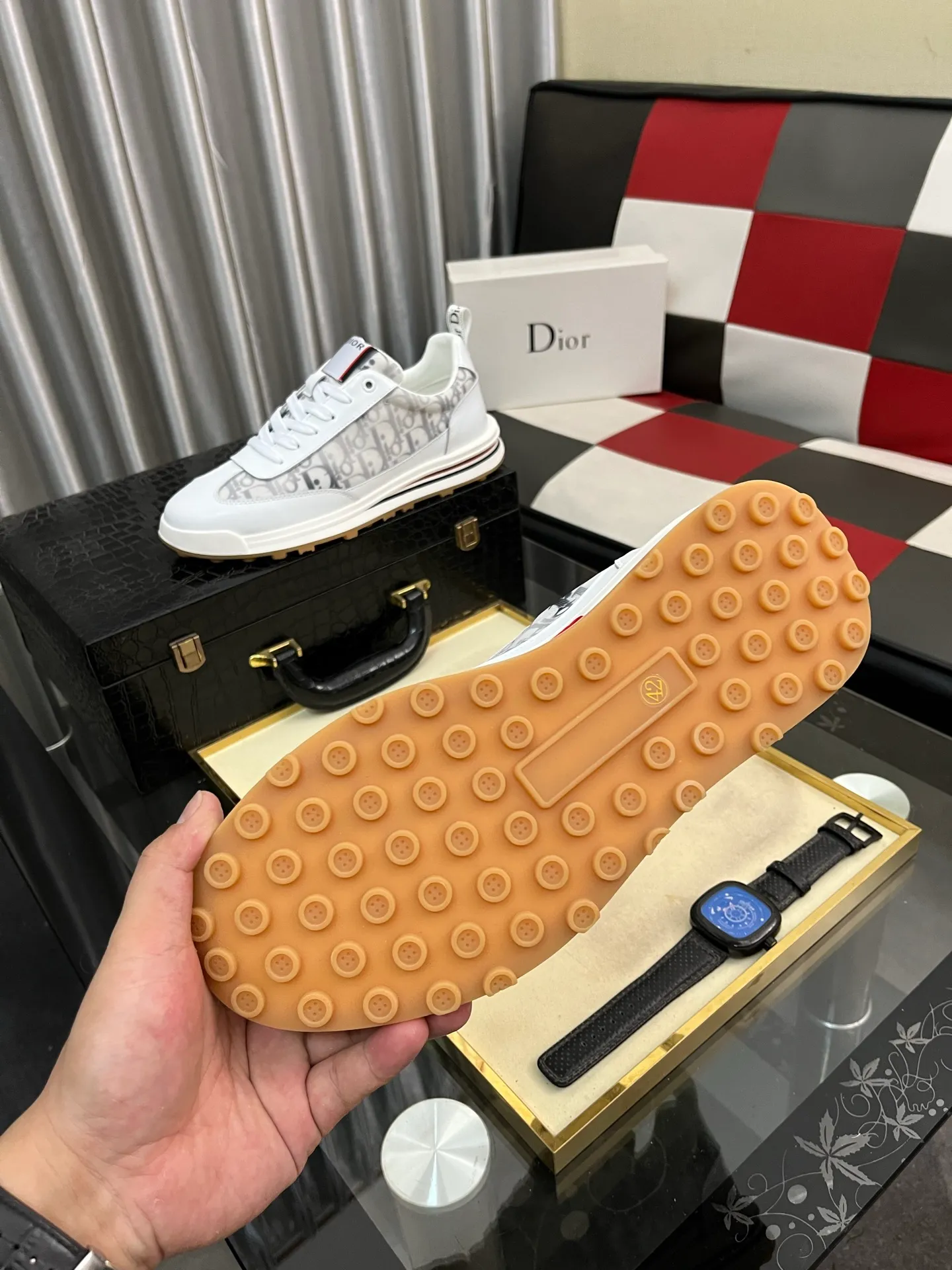 Men's shoes💰420⌚️⌚️[Dior] Dior's new men's genuine leather casual shoes, the highest version on the market, any comparison is welcome🆚! The original leather has excellent texture and is super high-end! Fetal sheep net lining imported from Italy, removable pad! Luxurious materials and fine workmanship, highly recommended! Code number: 38-443️⃣Colors available